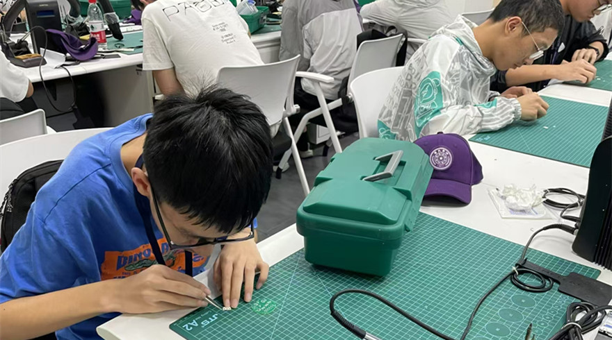 感悟科学魅力 筑梦家国未来 桐庐学子参加2024年高?？蒲в疃?>
						</div>
										<div   id=