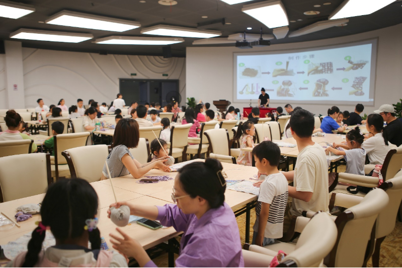 传递自然心意，共筑亲子时光——中国杭州低碳科技馆父亲节活动温情开展